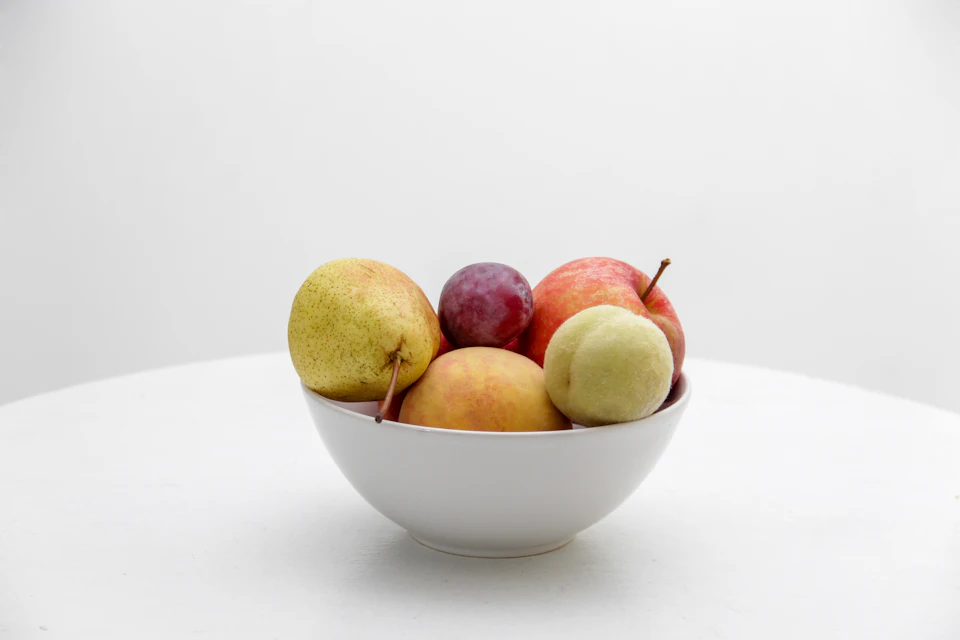 Cuenco de fruta en una cocina